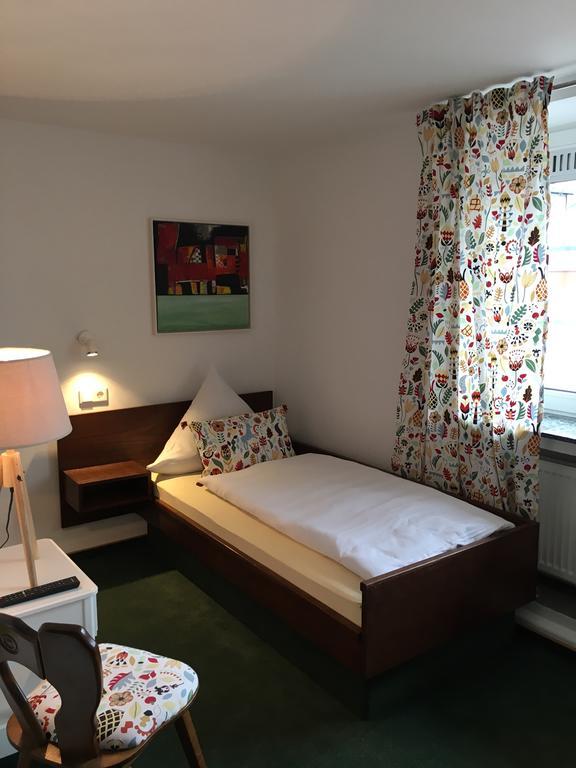 Hotel Zur Goldenen Sonne Usingen Esterno foto