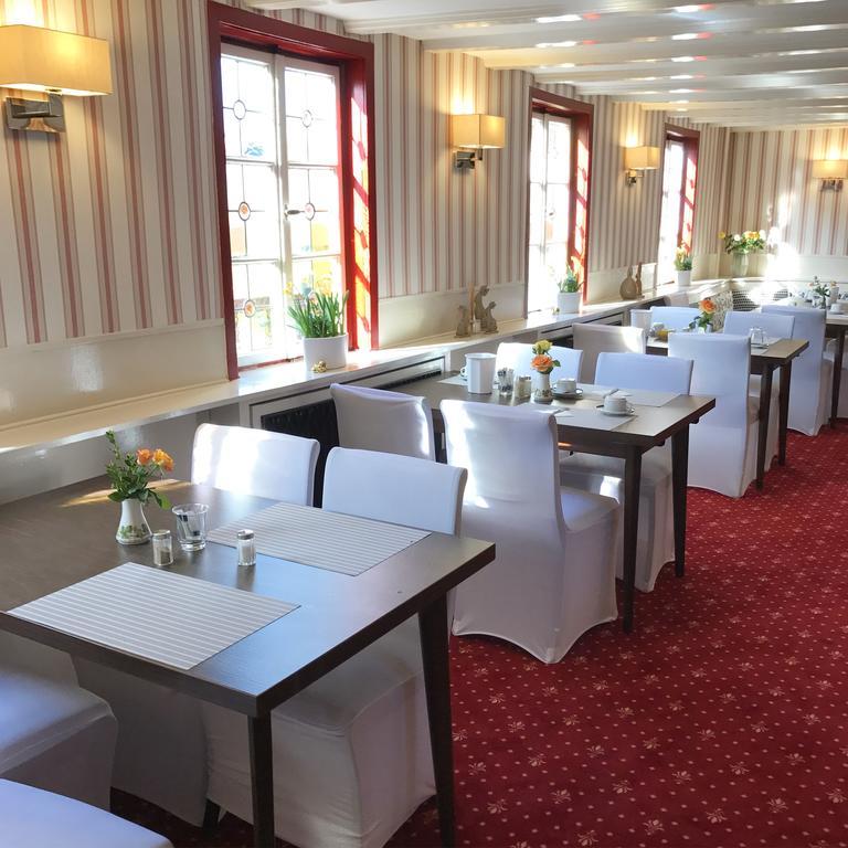 Hotel Zur Goldenen Sonne Usingen Esterno foto