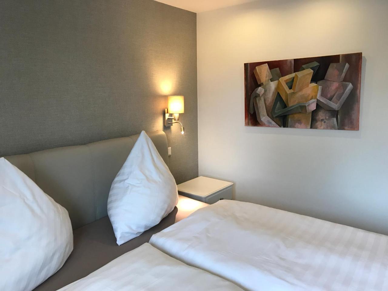 Hotel Zur Goldenen Sonne Usingen Esterno foto